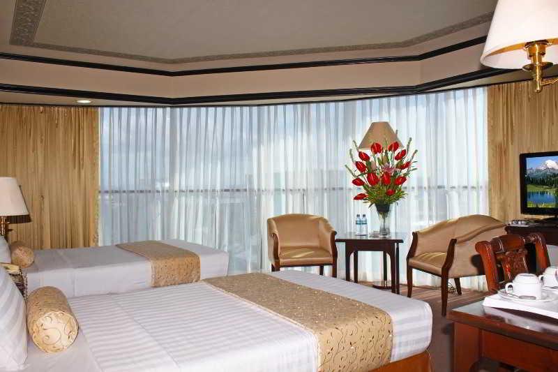 Networld Hotel Spa And Casino Pasay Exterior foto